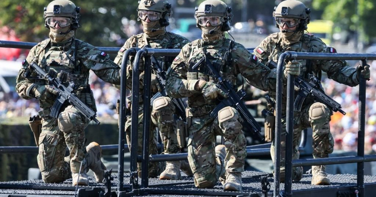 Europa se opasno naoružava, rađa se jedna nova vojna sila, ali u cijeloj priči postoje dva velika problema
